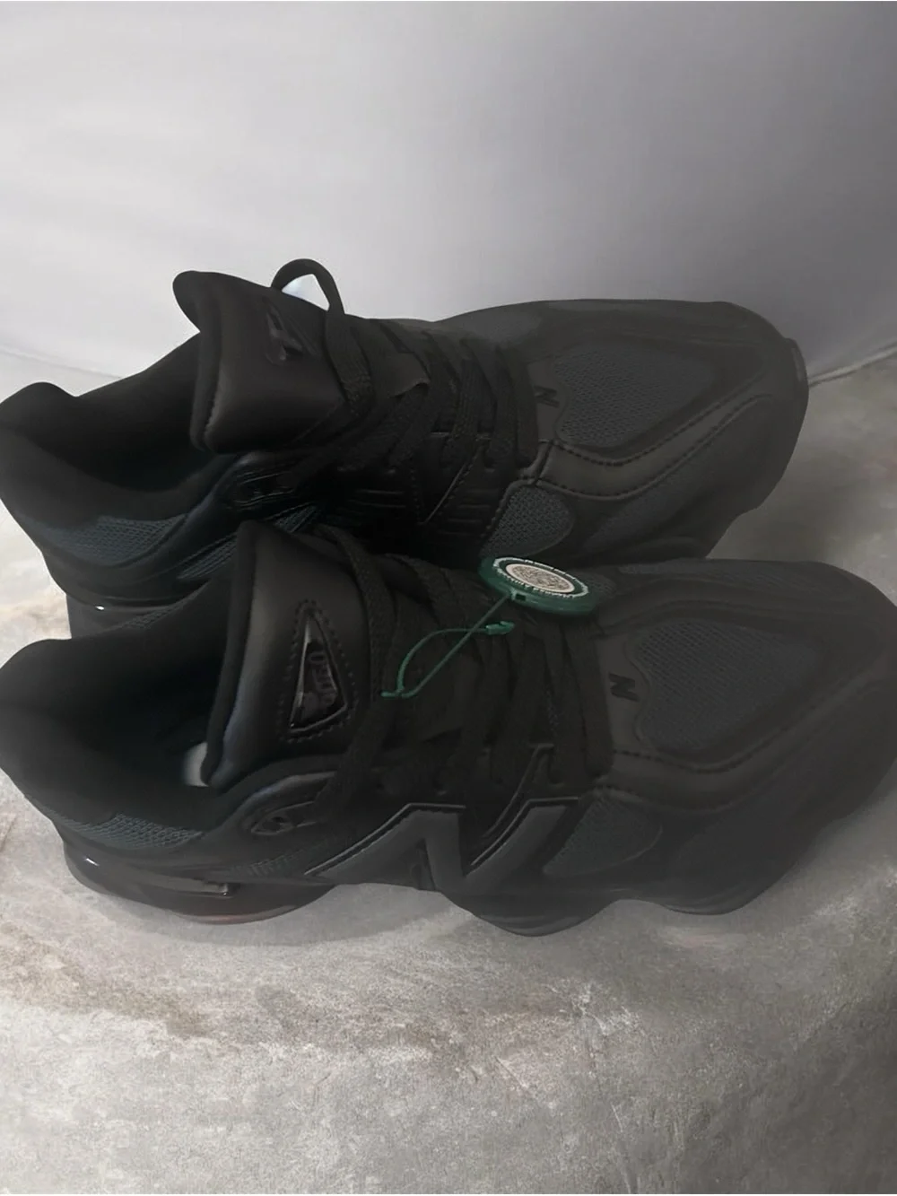 New Balance Men's Black Performance Sneakers